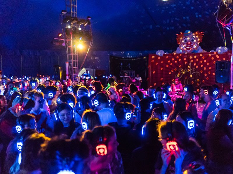 Image article Silent Party : Quand le silence devient l’expérience la plus vibrante 🎧